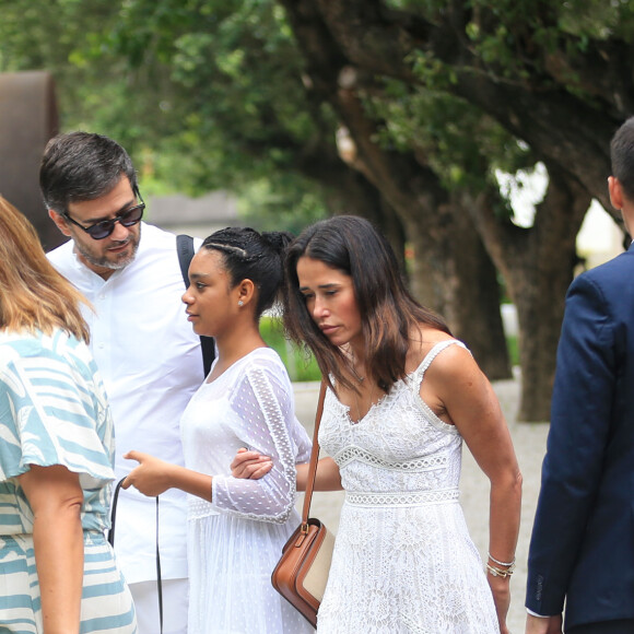 Velório de Gloria Maria: Bruno Astuto, outro amigo da jornalista, também compareceu à cerimônia final