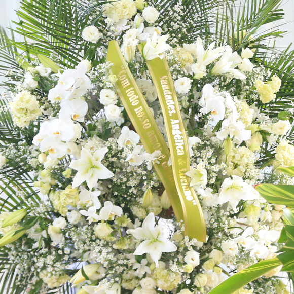 Velório de Gloria Maria: Angélica e Luciano Huck enviaram coroa de flores