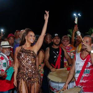 O ensaio de rua da Grande Rio movimentou as ruas de Duque de Caxias, na Baixada Fluminense