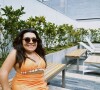 Pequena Lo exibiu look moda praia antes de refrescar na piscina