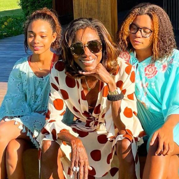 Gloria Maria também é mãe de Laura, de 14 anos