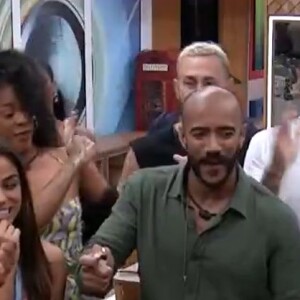 O clima quente começou após Gustavo comemorar seu aniversário de 28 anos no 'BBB 23'