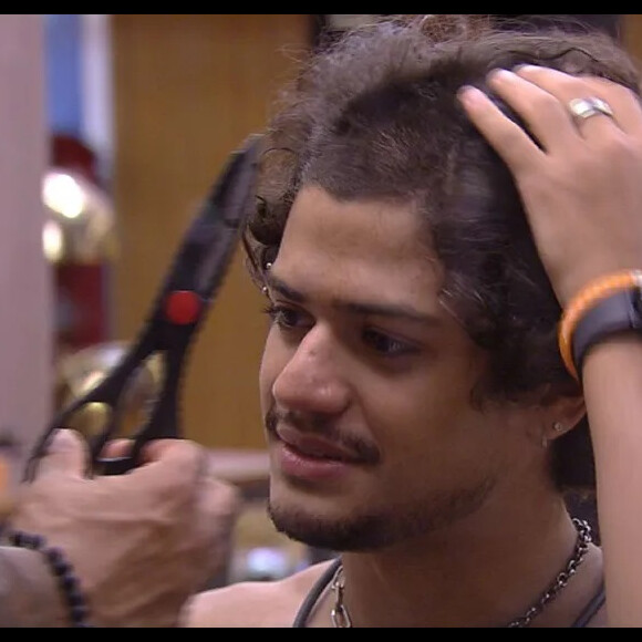 Gabriel Santana mudou de visual logo depois da eliminação de Tina no BBB 23