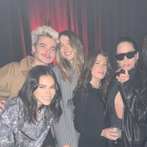 Bruna Marquezine curtiu uma festa em Los Angeles com os amigos no último domingo (05)