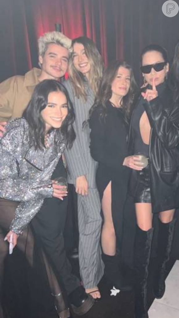 Bruna Marquezine curtiu uma festa em Los Angeles com os amigos no último domingo (05)