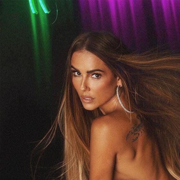 Deborah Secco surgiu como Bruna Surfista no Baile Vogue 2023