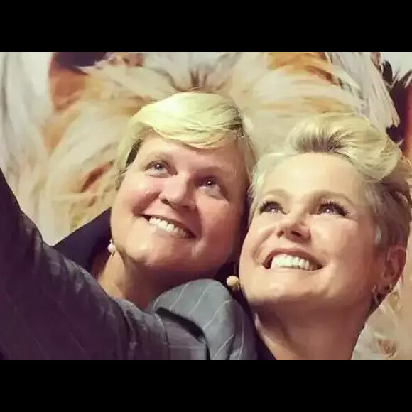 Xuxa Meneghel revelou que estava rompida com a irmã, Mara Rubia, por divergências políticas