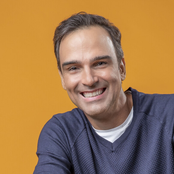 Boninho avisou a Tadeu Schmidt para preparar o banquinho para assistir ao 'BBB 23'