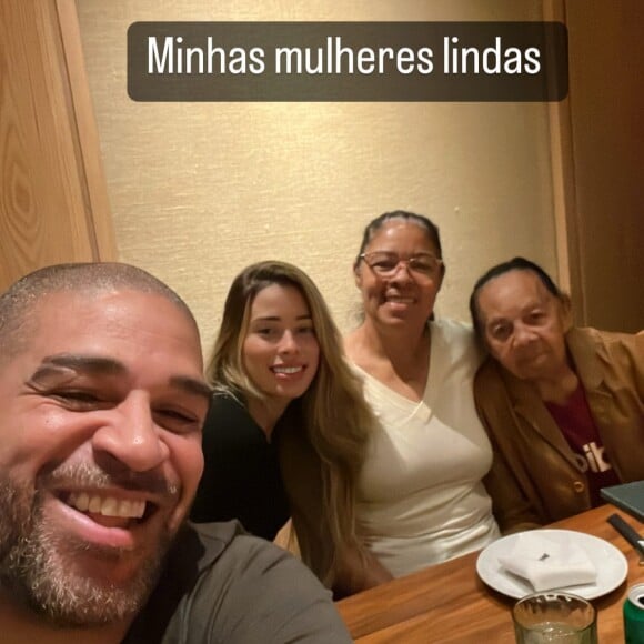 Micaela havia sido apresentada para a família de Adriano