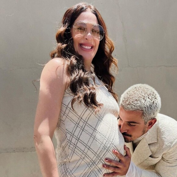 Filho mais velho de Claudia Raia, Enzo Celulari paparicou a mãe, durante su terceira gravidez