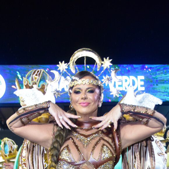 Viviane Araújo após desfilar pela Mancha Verde desfila pelo Salgueiro na madrugada de segunda-feira 20 de fevereiro de 2023