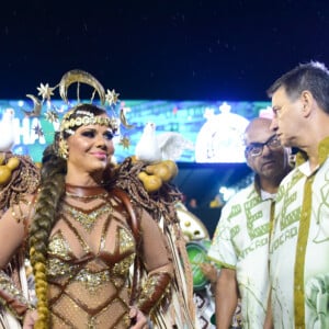 Viviane Araújo chegou à concentração quando os integrantes da Mancha Verde já estavam prontos para o desfile de carnaval 2023