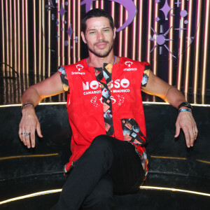 José Loreto disse que não está pronto para beijar na boca