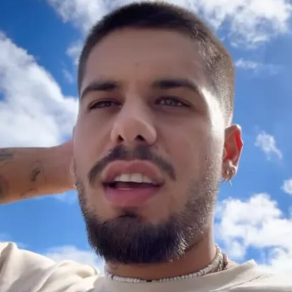 Zé Felipe teve uma crise de ansiedade durante apresentação no litoral do Ceará