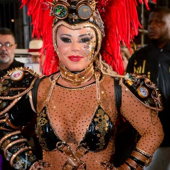 Viviane Araujo comemora perda de peso para o Carnaval 2023