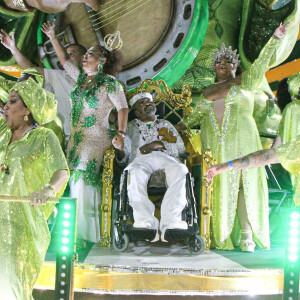 Arlindo Cruz no desfile do Império Serrano no Carnaval 2023
