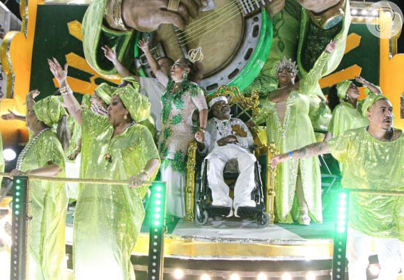 Arlindo Cruz no desfile do Império Serrano no Carnaval 2023