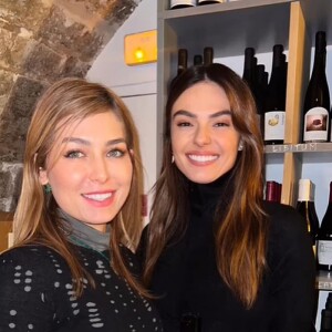 Isis Valverde aprendeu a técnica da Sabrage durante visita a um wine bar com Marcus Buaiz