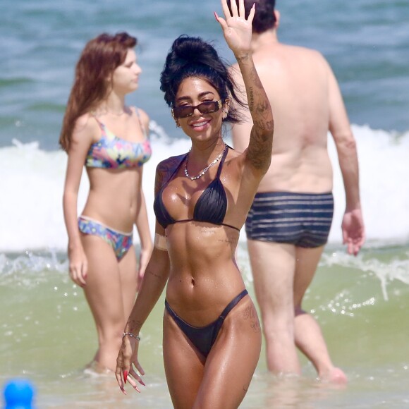 Dhiovanna Barbosa foi simpática com o paparazzo