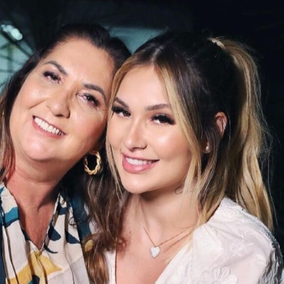 Mãe de Virgínia Fonseca ataca Karen Bachini após review de maquiagem