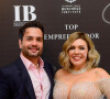 Simony compareceu à premiação com o noivo, Felipe Rodriguez