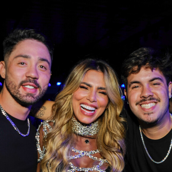 Rico Melquiades curtiu show de Mari Fernandez acompanhado de amigos