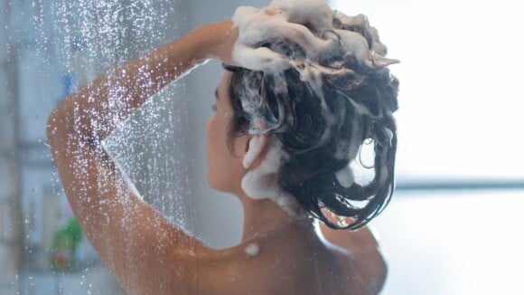 Como usar pré-shampoo no cabelo? Descubra 5 opções para adicionar no cronograma capilar