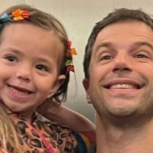 Filha de Sabrina Sato e Duda Nagle, Zoe encanta a web com carisma