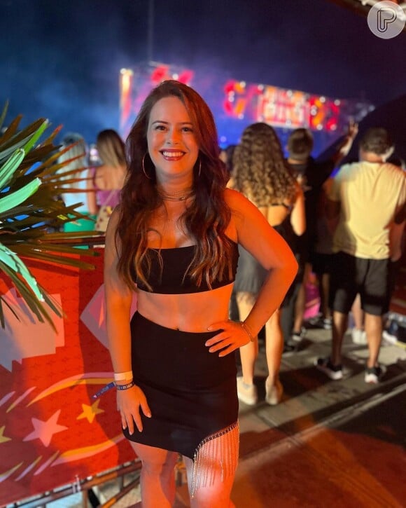 Mari Bridi estava com o visual morena iluminada antes da transformação