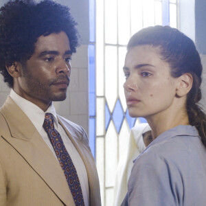 Marê (Camila Queiroz) e Orlando (Diogo Almeida) se beijam na novela 'Amor Perfeito' no capítulo de quarta-feira 5 de abril de 2023