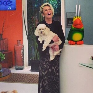 Além de Louro José, Ana Maria Braga também apresentava o programa com a presença de suas cachorrinhas