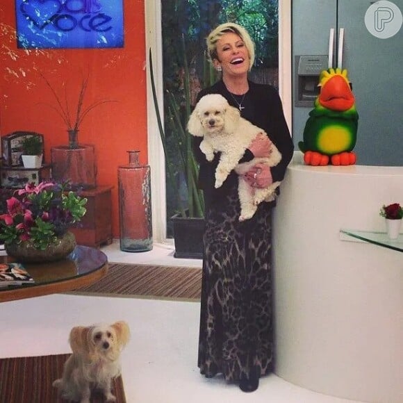 Além de Louro José, Ana Maria Braga também apresentava o programa com a presença de suas cachorrinhas
