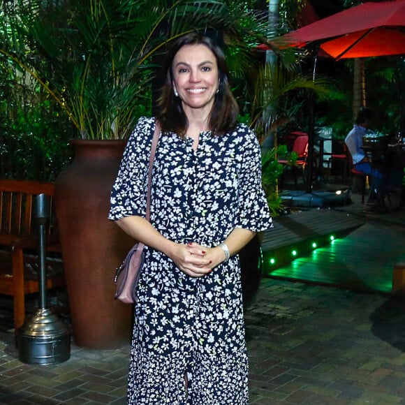Jornalista Ana Paula Araújo marcou presença em festa de 40 anos de Vanessa Giácomo