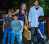 Regiane Alves curtiu aniversário de Vanessa Giácomo acompanhada da família