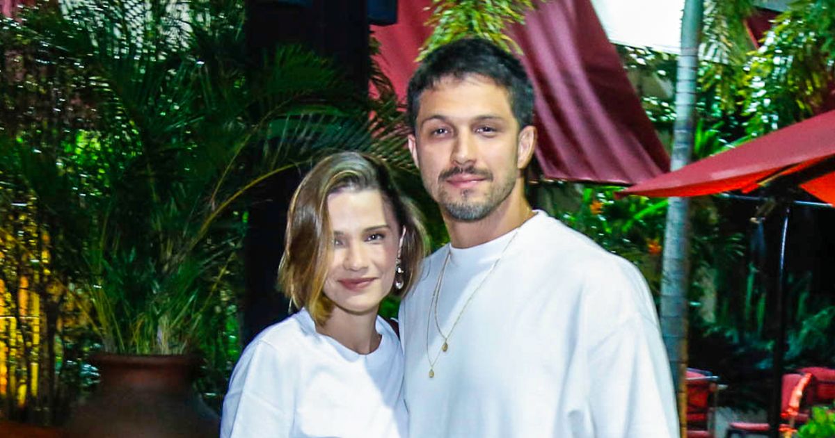 Romulo Estrela levou a mulher, Nilma Quariguasi, para aniversário de