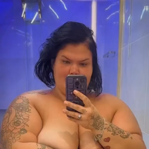 Thais Carla nua: 'A gente nasce com autoestima, mas a sociedade rouba isso da gente'