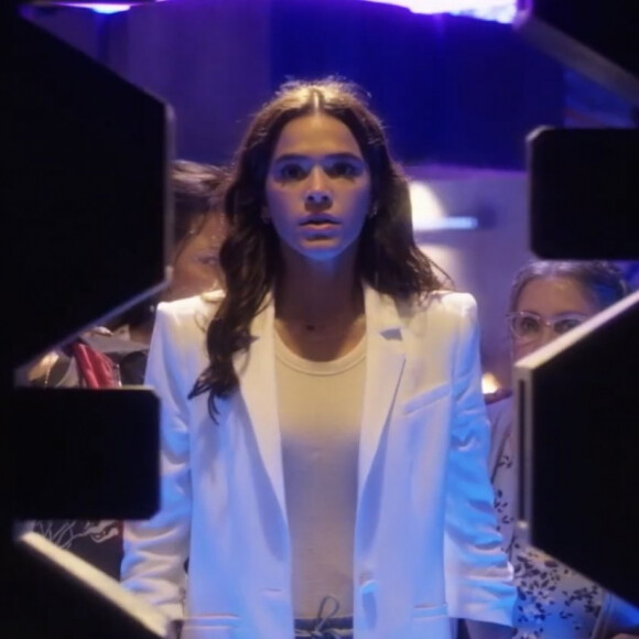 Bruna Marquezine também divulgou o trailer de seu filme internacional nesta semana