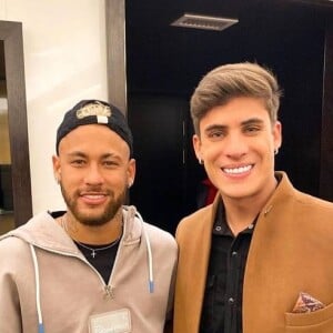 Neymar já teve um relacionamento cordial com Tiago Ramos, mas agora não aprova mais o romance da mãe