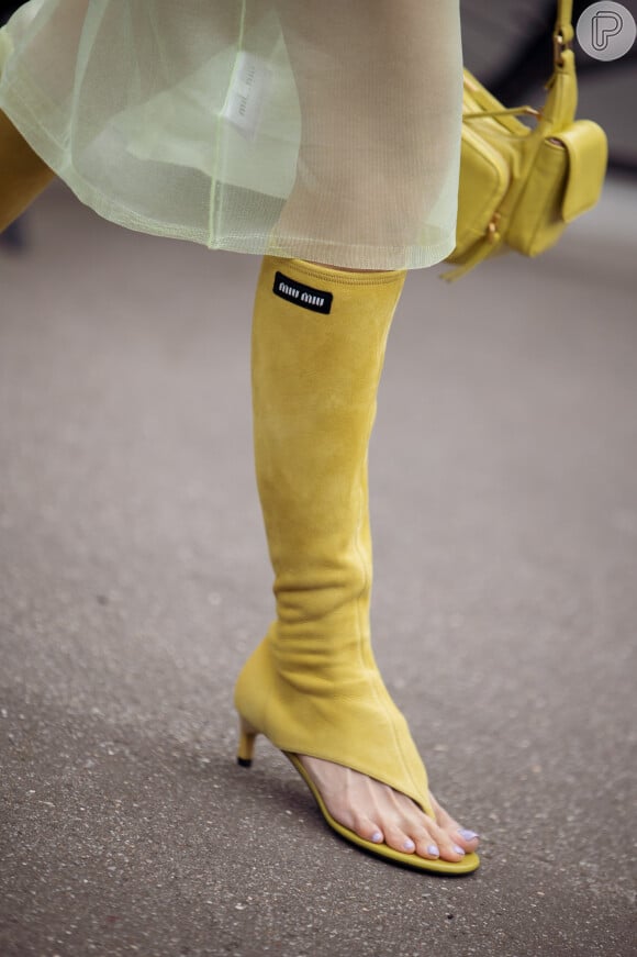 A bota-sandália da Miu Miu apareceu no desfile Verão 2023 da marca