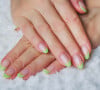 Francesinha com verde suave vai agradar quem ama nail arts delicadas