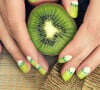 Que tal dar um toque divertido às unhas decoradas e colocar nail arts de frutas?