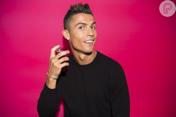 Cristiano Ronaldo tem 6 perfumes lançados com seu nome: o craque português também ganha fortuna com produtos licenciados