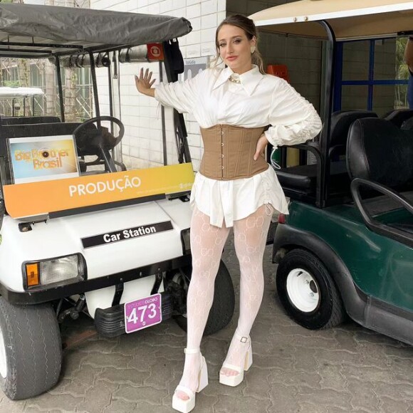 Bruna Griphao surgiu com uma roupa que virou piada na web