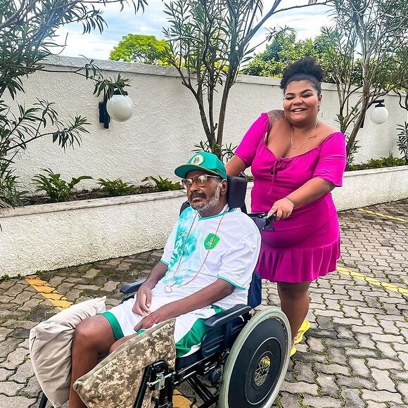 Filha de Arlindo Cruz, Flora desabafou sobre não estar segura nem em sua casa