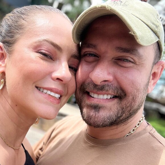 Paolla Oliveira postou fotos com Diogo Nogueira para calar a boca dos conspiradores: 'Eu já queria postar mesmo, mas pra quem precisa delas por qualquer motivo, estão aí'