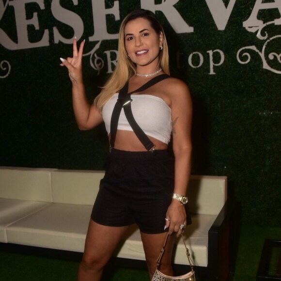 Deolane Bezerra tem investido na carreira de DJ e cantora