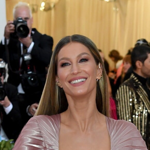 Gisele Bündchen já usou vestido rosa com apelo sustentável no MET Gala