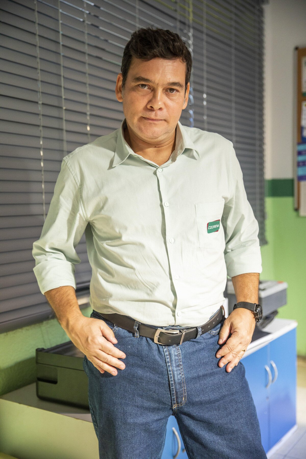 Foto: Na novela 'Terra e Paixão', Enzo Veiga (Rafael Gualandi) é o  funcionário do TI da cooperativa, especializado em informática, e fiel  escudeiro de Lucinda (Débora Falabella) - Purepeople