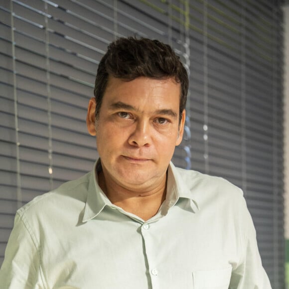 Tadeu Junqueira (Claudio Gabriel) é o presidente da cooperativa que pela amizade com Antônio (Tony Ramos) sempre vai lhe oferecer. Vai ter um caso com Anely (Tata Werneck), na novela 'Terra e Paixão'