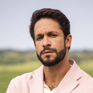 Luigi San Marco (Rainer Cadete) é um italiano golpista que se aproveita de Petra (Debora Ozório), e tem uma relação com Gladys (Leona Cavalli), na novela 'Terra e Paixão'